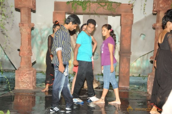 Manasunu Maaya Seyake Movie working Stills