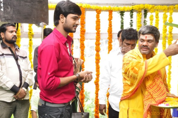 O Manasa Evarikosam Movie Launch Photos