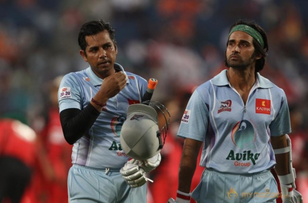 Telugu Warriors Vs Bhojpuri Dabanggs CCL 3 Match Gallery 