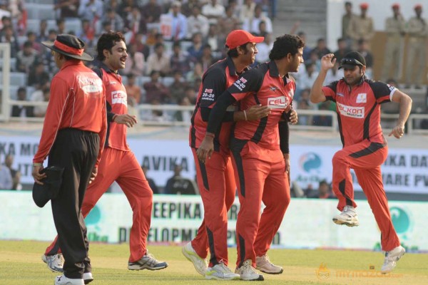 Telugu Warriors Vs Karnataka Bulldozers CCL 3 Match Gallery 