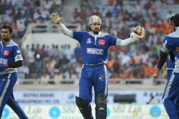 Telugu Warriors Vs Karnataka Bulldozers CCL 3 Match Gallery 