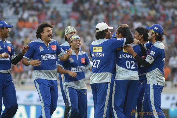 Telugu Warriors Vs Karnataka Bulldozers CCL 3 Match Gallery 