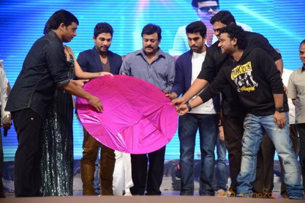 Yevadu Audio Launch Photos Set6