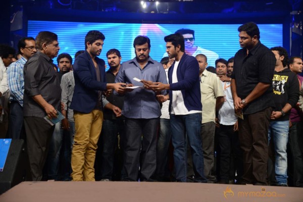 Yevadu Audio Launch Photos Set6