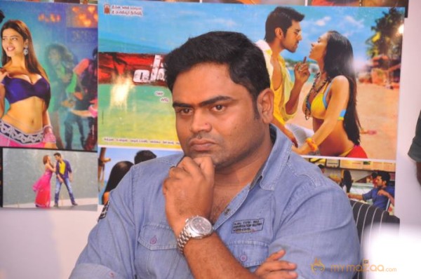 Yevadu Movie Pressmeet Gallery