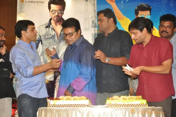 Yevadu Release Date Pressmeet Photos