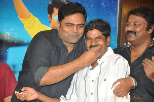 Yevadu Release Date Pressmeet Photos