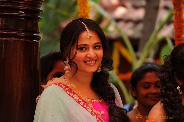 Anushka Shetty in Size Zero Movie Stills