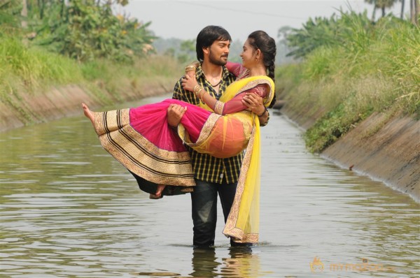 Godavari Navvindi Telugu Movie Stills
