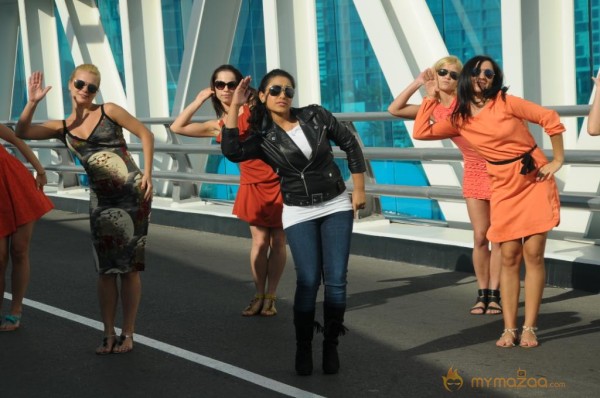 Gunde Jaari Gallanthayindhe New Movie Stills 