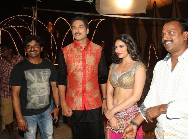 Soukhyam Item Song Stills1