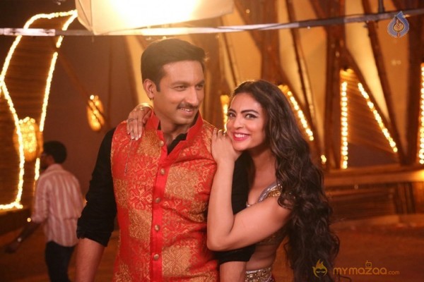 Soukhyam Item Song Stills1