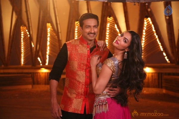 Soukhyam Item Song Stills1