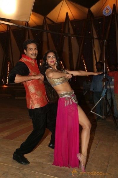 Soukhyam Item Song Stills1