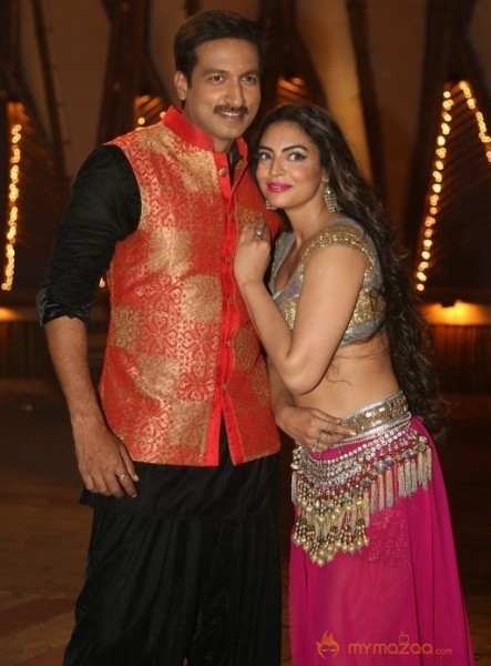 Soukhyam Item Song Stills1