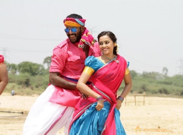 Vishal's Rayudu Movie New Stills