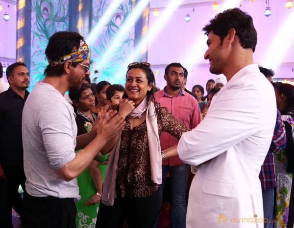 Shah Rukh with Mahesh Babu on Brahmotsavam Sets Photos 