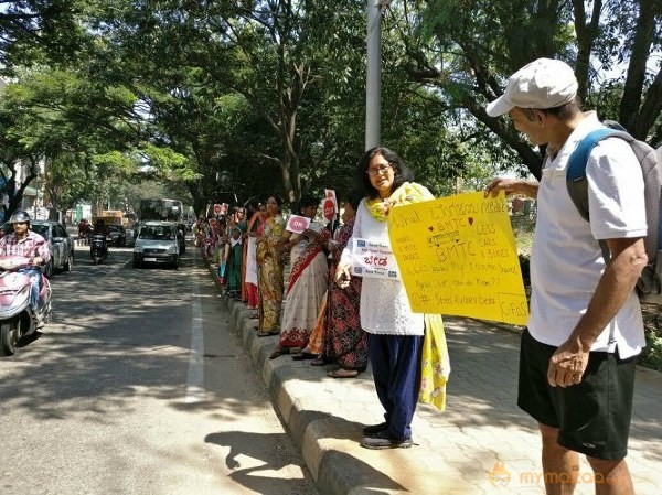 Bengalureans Form Over 4-km-long Human Chain in Protest Against Steel Flyover