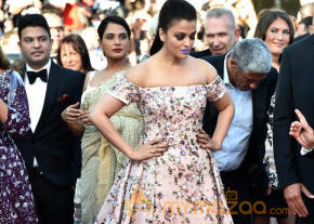 Aishwarya Rai Stills @ Cannes Film Festival Red Carpet Fashion -2016 photo 4