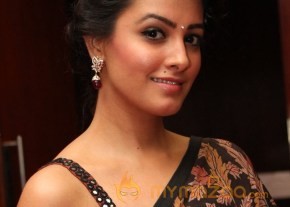 Anita Hassanandani Cute and Hot Pics photo 13