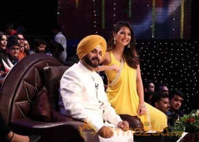 Bipasha Basu and Karan Singh on The Kapil Sharma Show photo 12
