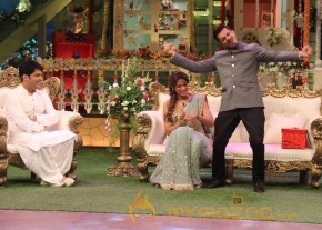 Bipasha Basu and Karan Singh on The Kapil Sharma Show photo 24