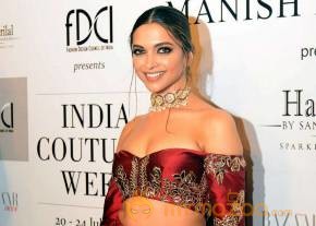 Deepika Padukone Ramp Walk Stills photo 7
