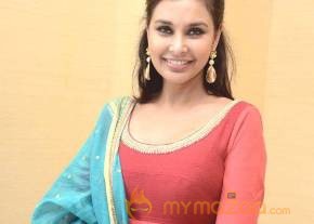 Lisa Ray Stills photo 8