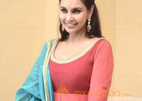Lisa Ray Stills photo 9