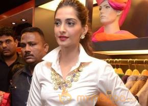 Sonam Kapoor Stills From Raghavendra Rathore Store Launch photo 2