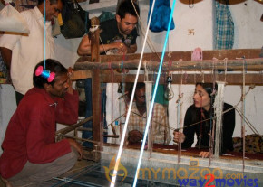 Aamir khan and Kareena kapoor in Promotion of 3 idiots   photo 3