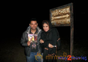 Aamir khan and Kareena kapoor in Promotion of 3 idiots   photo 7