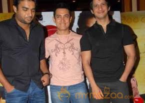 Aamir Promotes 3 Idiots  photo 21