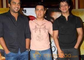 Aamir Promotes 3 Idiots  photo 14