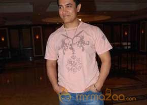 Aamir Promotes 3 Idiots  photo 18