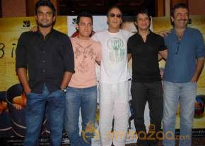 Aamir Promotes 3 Idiots  photo 20