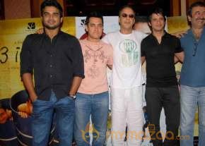 Aamir Promotes 3 Idiots  photo 10