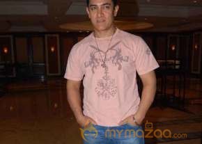 Aamir Promotes 3 Idiots  photo 15