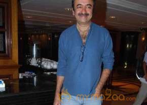 Aamir Promotes 3 Idiots  photo 12
