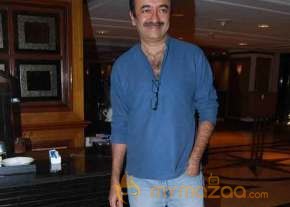 Aamir Promotes 3 Idiots  photo 16