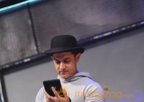 Aamir,Katrina launch Dhoom 3 merchandise Photos photo 4