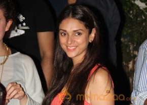 Aditi Rao & Arunoday Snapped At Olive Bar   photo 9