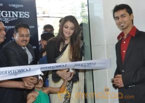 Aishwarya Rai launches Longiness Showroom Photos photo 2