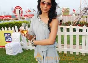 Akshay Kumar and Twinkle Khanna at Mid-Day race  photo 21