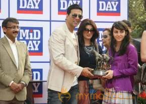 Akshay Kumar and Twinkle Khanna at Mid-Day race  photo 6