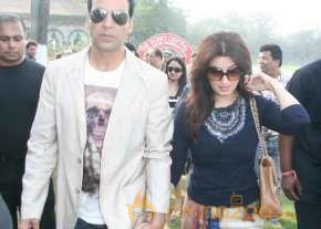 Akshay Kumar and Twinkle Khanna at Mid-Day race  photo 22