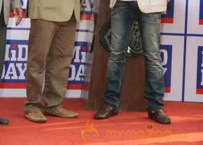 Akshay Kumar and Twinkle Khanna at Mid-Day race  photo 23