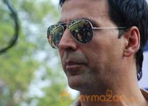 Akshay Kumar and Twinkle Khanna at Mid-Day race  photo 17