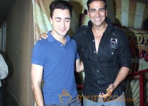 Akshay-Sonakshi-Imran On The Sets Of Comedy Nights photo 3