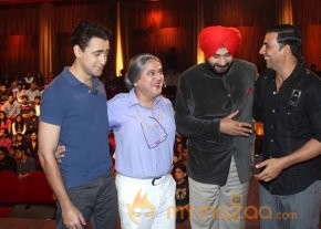 Akshay-Sonakshi-Imran On The Sets Of Comedy Nights photo 11